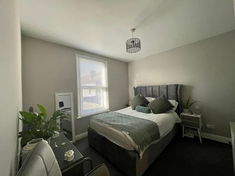 Modern 2 Bed Terraced House // Aug 2026 - Thumbnail 7